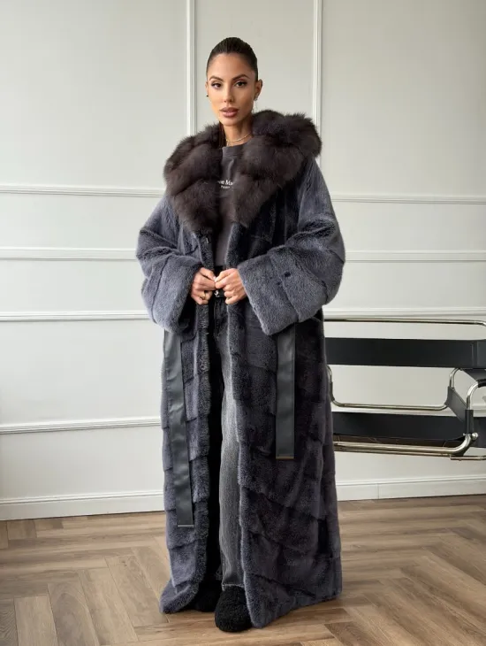 Длинная норковая шуба в пол с капюшоном куница