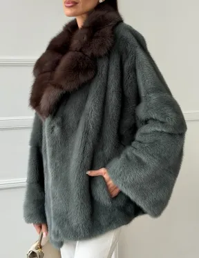 Красивая шуба из меха норки с воротником из куницы