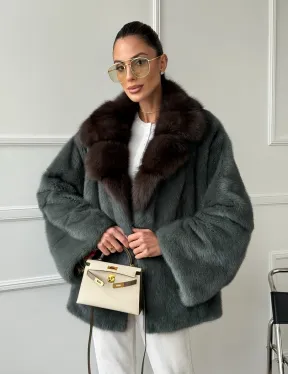 Красивая шуба из меха норки с воротником из куницы