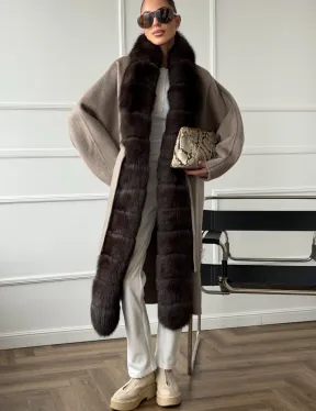 Длинное пальто с мехом финского песца