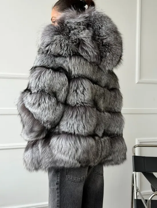 Шуба из меха чернобурки с капюшоном - серая