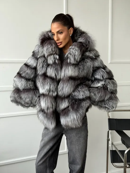 Шуба из меха чернобурки с капюшоном - серая