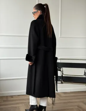 Черное пальто с мехом норки