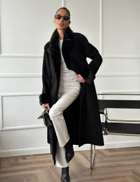 Черное пальто с мехом норки