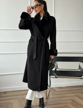 Черное пальто с мехом норки