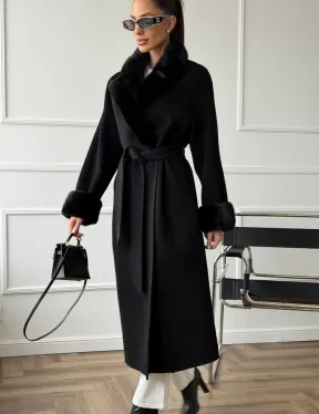 Черное пальто с мехом норки