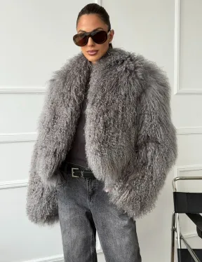 Серая шубка из меха ламы