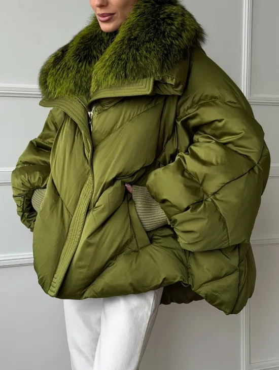 Женский стеганный пуховик с воротником чернобурки