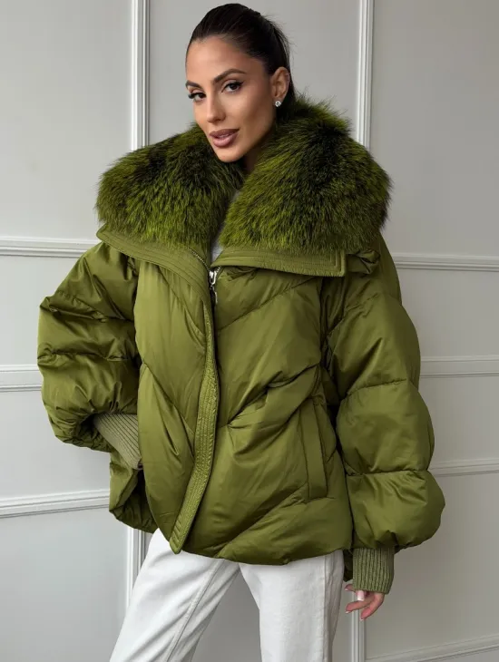 Женский стеганный пуховик с воротником чернобурки