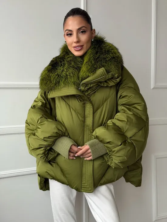 Женский стеганный пуховик с воротником чернобурки