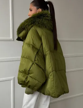 Женский стеганный пуховик с воротником чернобурки