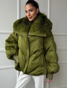 Женский стеганный пуховик с воротником чернобурки