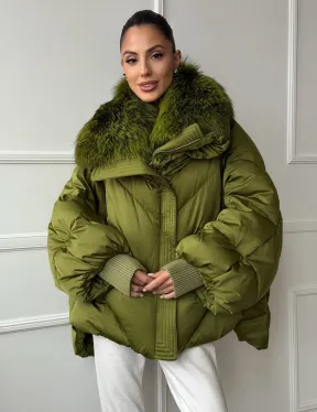 Женский стеганный пуховик с воротником чернобурки