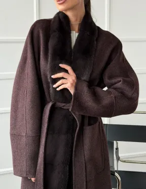 Длинное демисезонное пальто с мехом норки