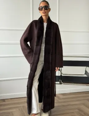 Длинное демисезонное пальто с мехом норки