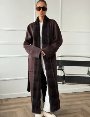 Длинное демисезонное пальто с мехом норки