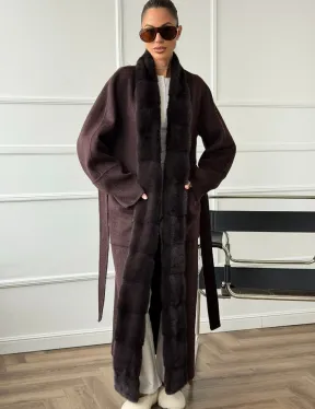 Длинное демисезонное пальто с мехом норки