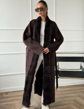 Длинное демисезонное пальто с мехом норки