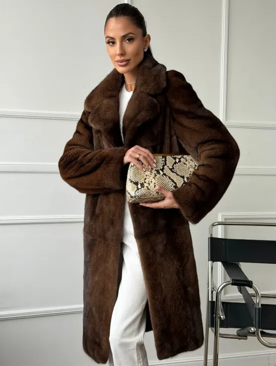 Норковая шуба средней длины со шлицами по бокам