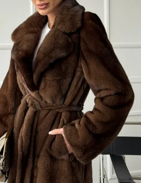 Норковая шуба средней длины со шлицами по бокам