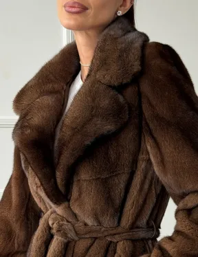 Норковая шуба средней длины со шлицами по бокам