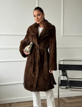 Норковая шуба средней длины со шлицами по бокам
