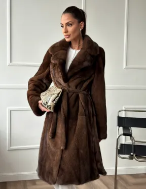 Норковая шуба средней длины со шлицами по бокам