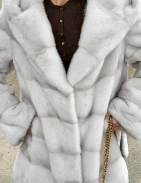 Белая норковая шуба с капюшоном - автоледи