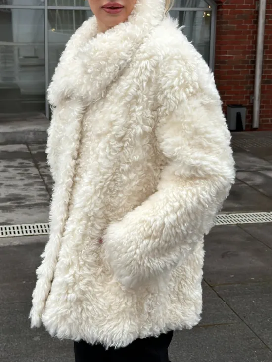 Белая шубка из тиградо