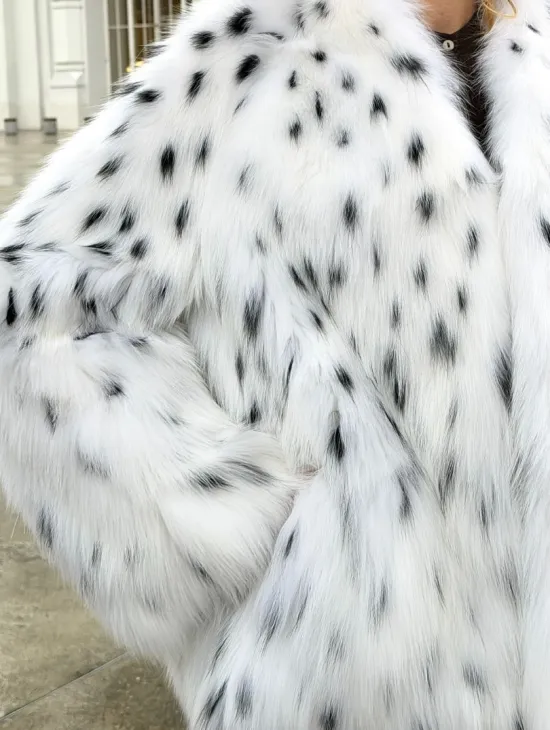 Шуба укороченная из арктической лисы под рысь