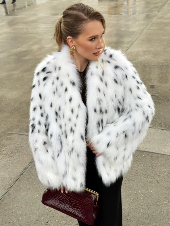 Шуба укороченная из арктической лисы под рысь
