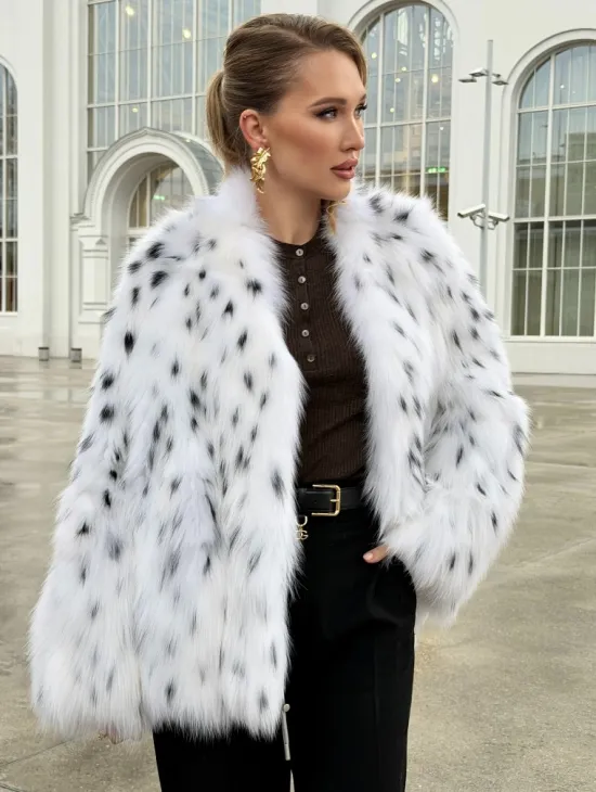 Шуба укороченная из арктической лисы под рысь