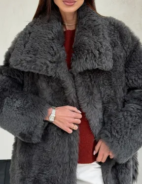 Серая дубленка из тиградо