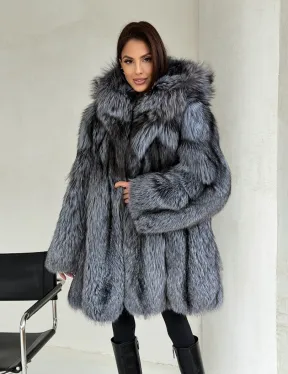 Шуба из натурального меха чернобурки с капюшоном