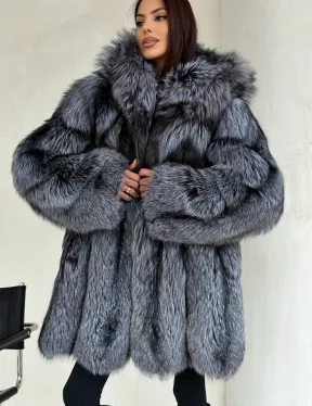 Шуба из натурального меха чернобурки с капюшоном
