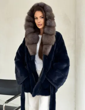 Норковый полушубок синего цвета с капюшоном куница