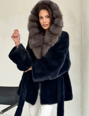 Норковый полушубок синего цвета с капюшоном куница