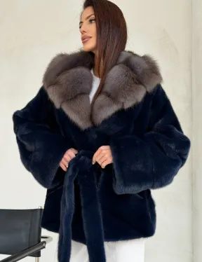 Норковый полушубок синего цвета с капюшоном куница