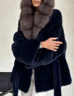 Норковый полушубок синего цвета с капюшоном куница