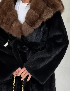 Черная шуба в роспуск с капюшоном соболь