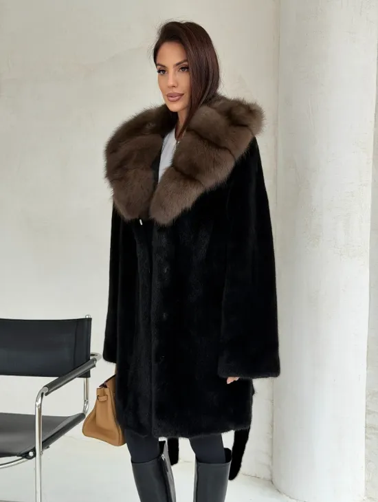 Черная норковая шуба средней длины - капюшон куница