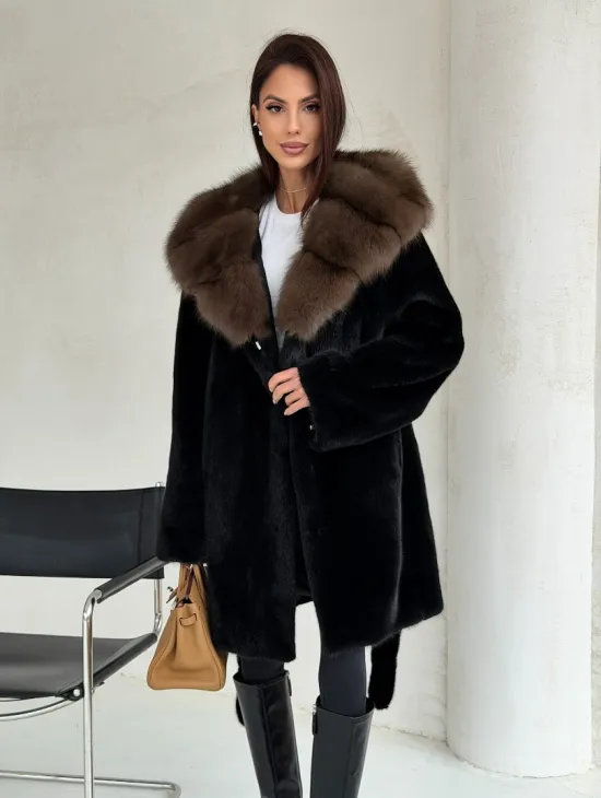 Черная норковая шуба средней длины - капюшон куница