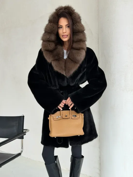 Черная норковая шуба средней длины - капюшон куница