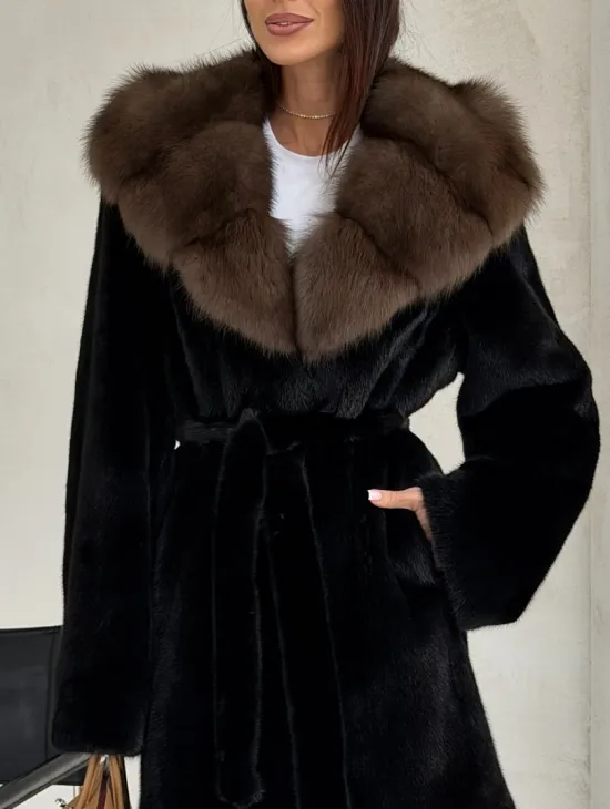 Черная норковая шуба средней длины - капюшон куница