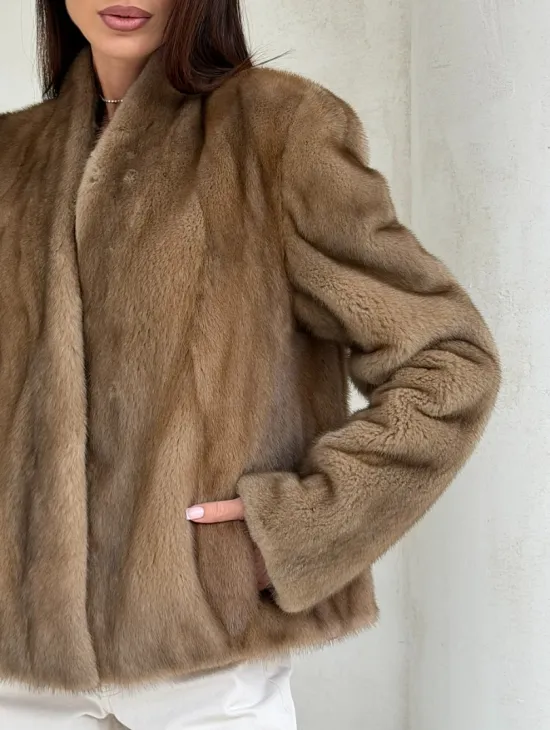 Укороченная шуба из натурального меха норки - пастель