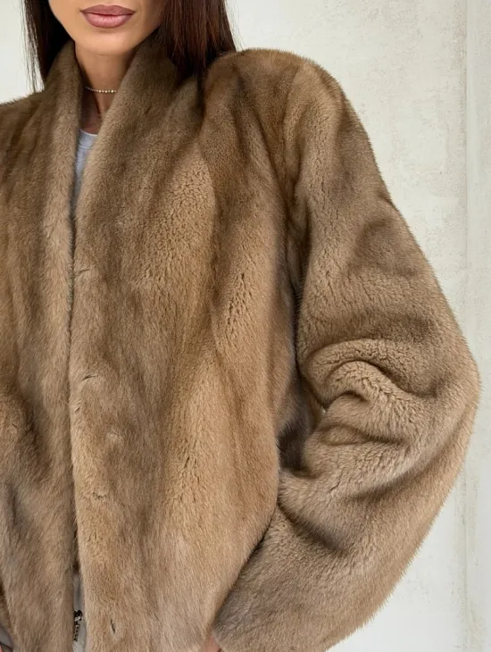 Укороченная шуба из натурального меха норки - пастель