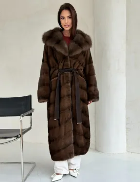 Норковая шуба цвета «орех» с капюшоном из куницы