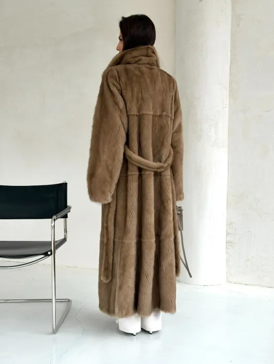 Прямая норковая шуба с меховым поясом