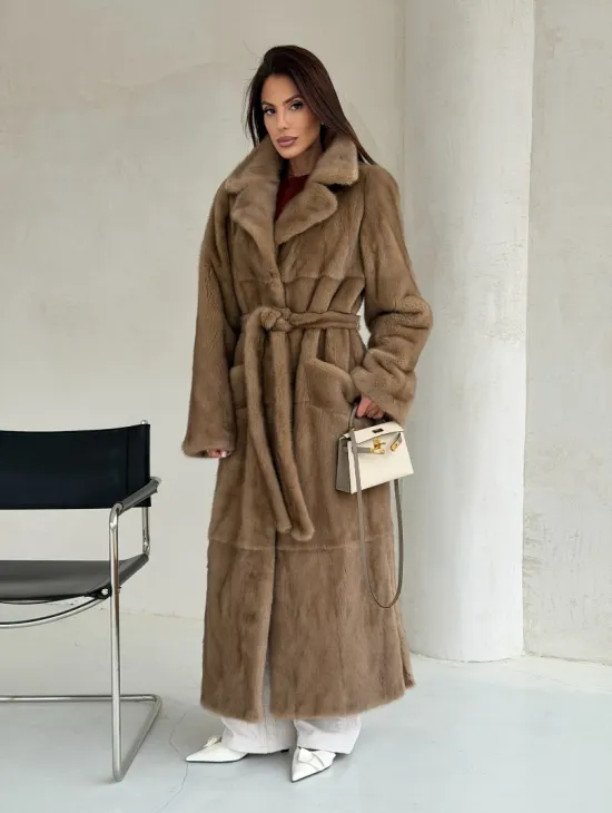 Прямая норковая шуба с меховым поясом