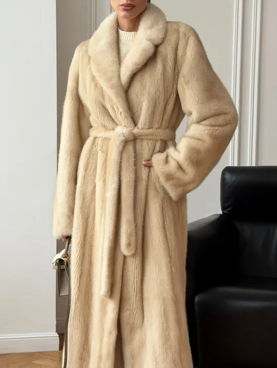 Длинная норковая шуба в натуральном цвете пастель